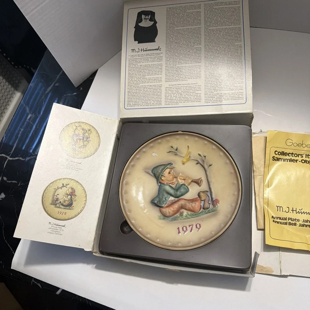 Goebel Hummel 1979 Annual Plate Singing Lesson Bas Relief Hum 272 West Germany